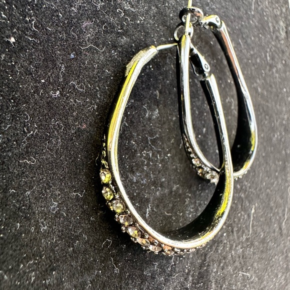 EUC/NWOT Oblong Hoop with Rhinestone Earrings - Picture 4 of 4